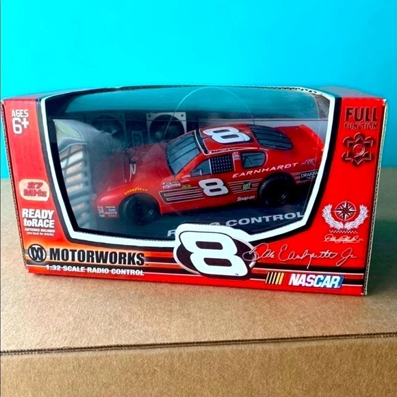Dale Earnhardt Jr. #8 2003 Motorworks 1:32 scale
Radio Control Car - Picture 1 of 4
